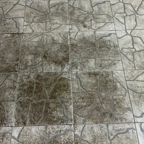 Piso de pedras antes do tratamento: tomado pelo encardido